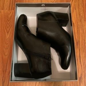 Life Stride Black Leather Ankle Booties Size 9.5